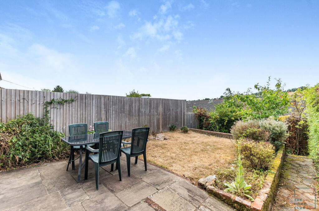 Lynwood, Guildford, GU2 - More