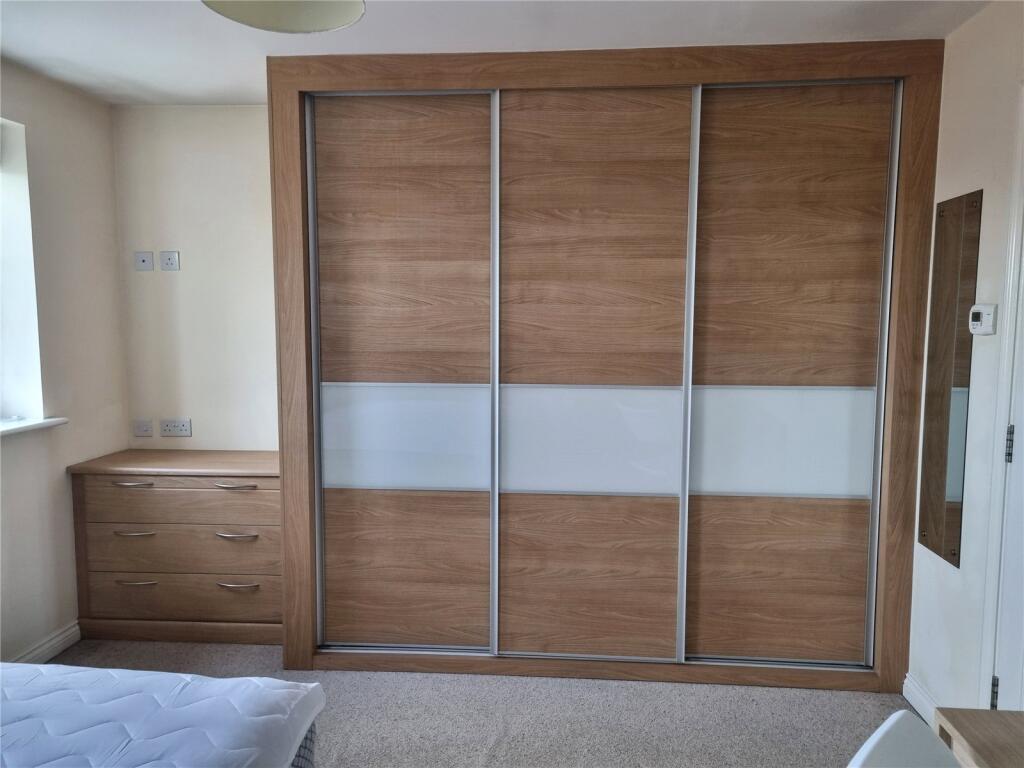 5 bedroom end of terrace house for rent