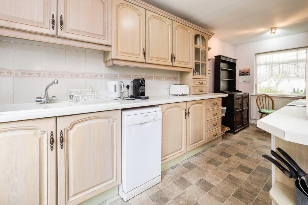 House in Epping Forest, Chigwell - More