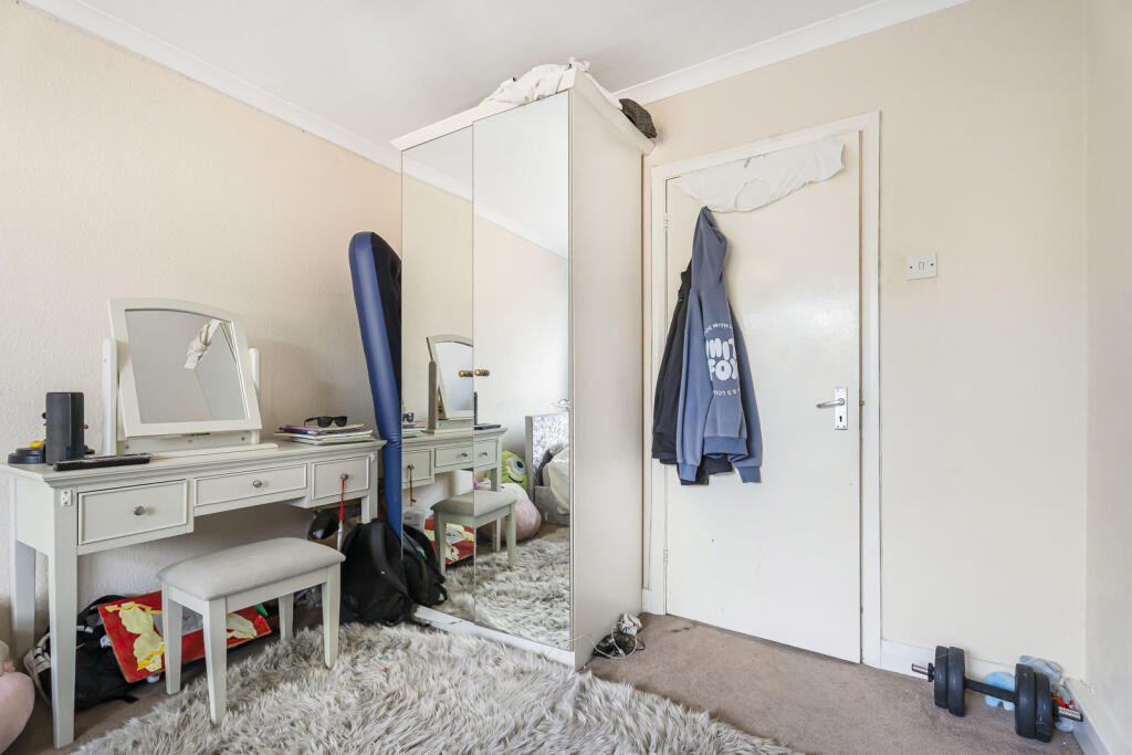 Apartment in Sunbury-on-Thames, Surrey - View 5