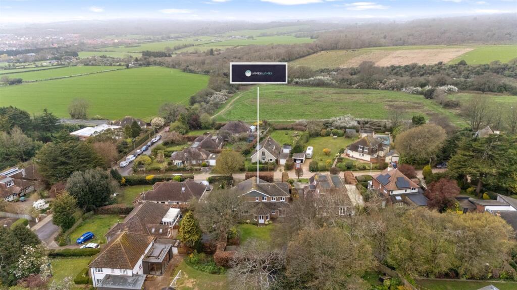 Furze Close, Worthing photo 3