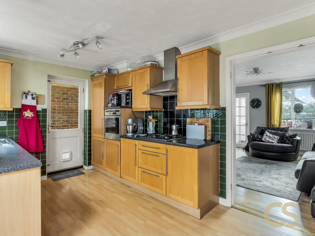 House in Broxbourne, Hammond Street - More