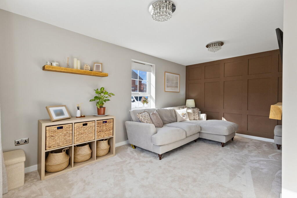 House in Wakefield, West Yorkshire - More