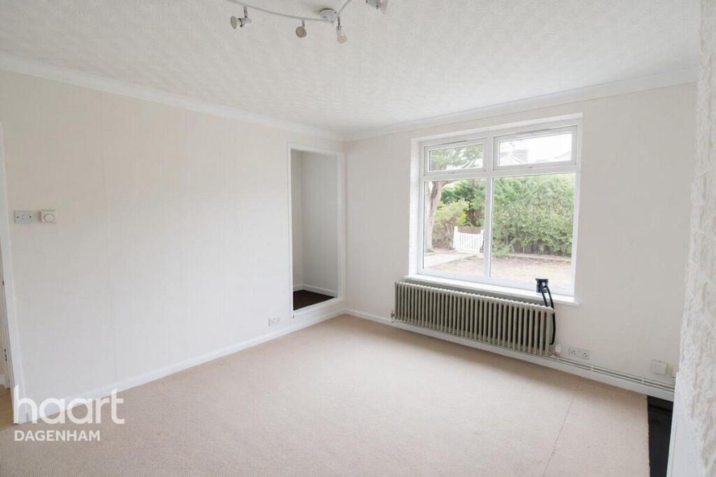 House in Romford - More