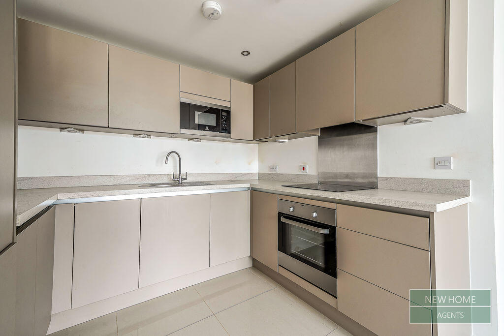 Apartment in Cardiff, Grangetown - More