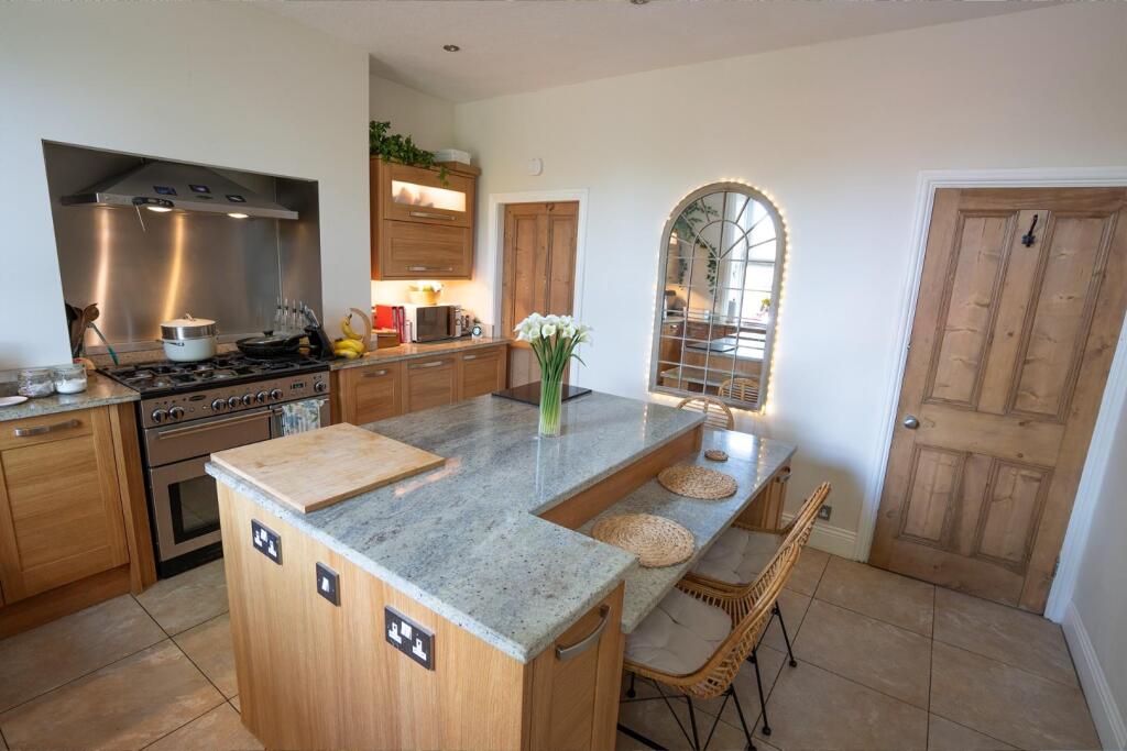 House in Leeds, West Yorkshire - View 2