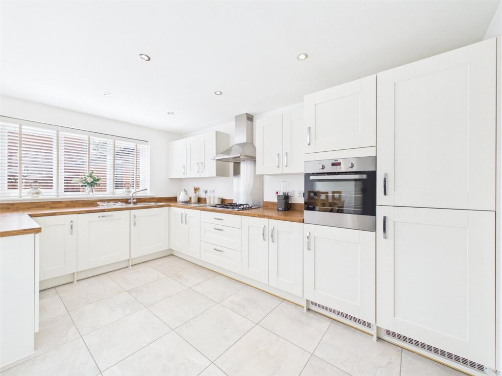 House in Stroud, Hardwicke - View 3