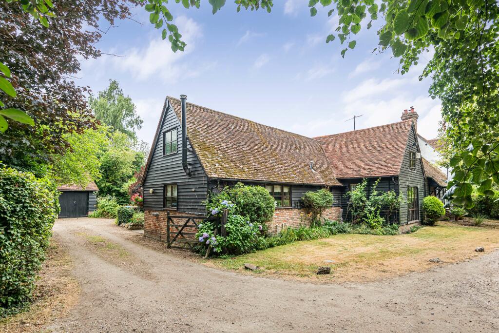 Main image of property: Water End Moor, Water End, Hemel Hempstead, HP1