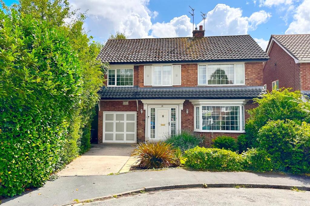 4-bed detached on Windsor Close, Poynton, SK12, £550,000