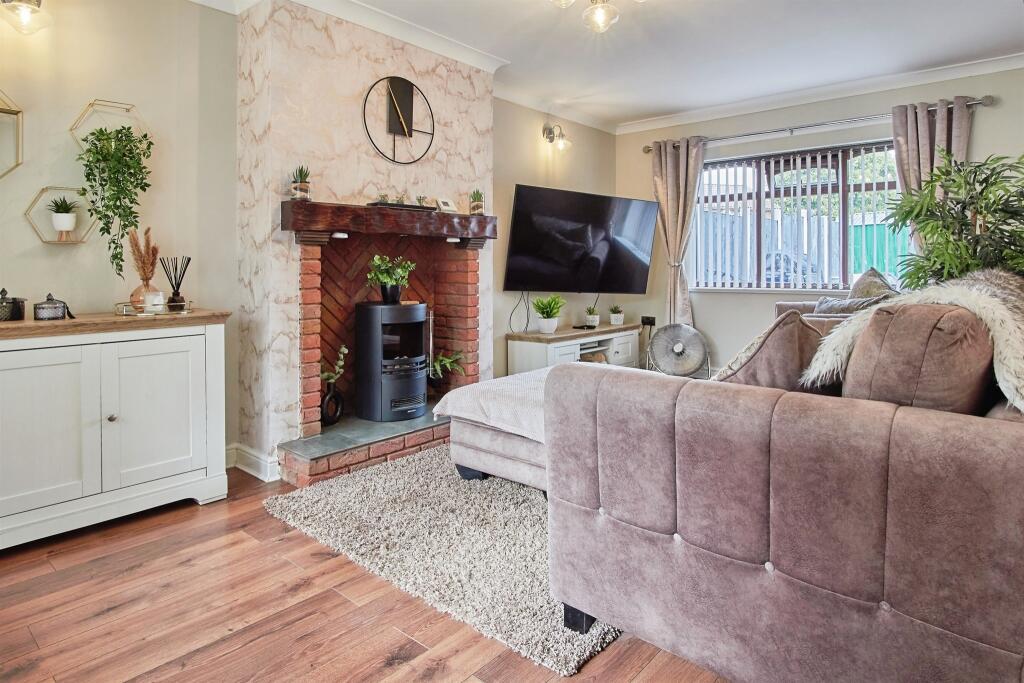 Denbigh Drive, West Bromwich photo 5