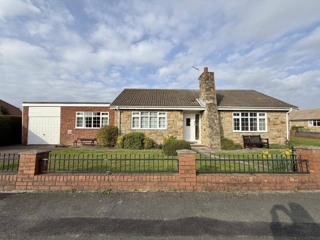 3-bed detached on Oakwood Close, Church Fenton, Tadcaster, £350,000