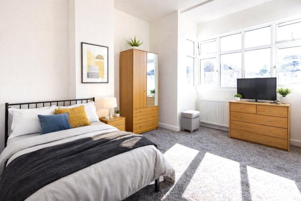 6 bedroom terraced house for rent