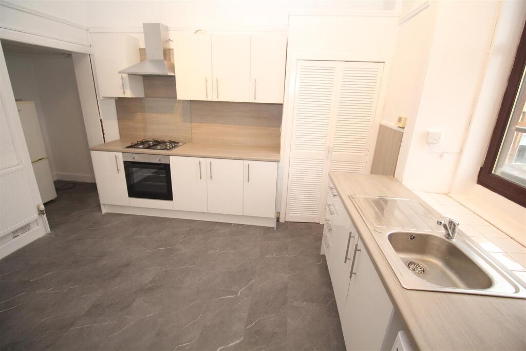 Apartment in Greenock - More