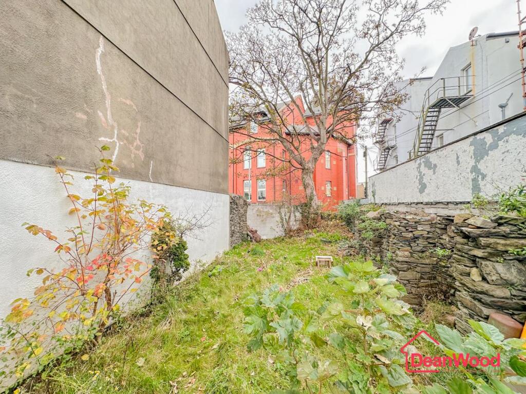 1 Finch Hill Grove, Douglas photo 2