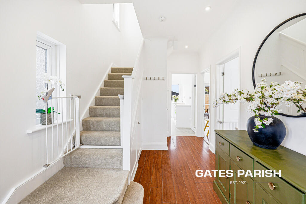 House in London - View 2