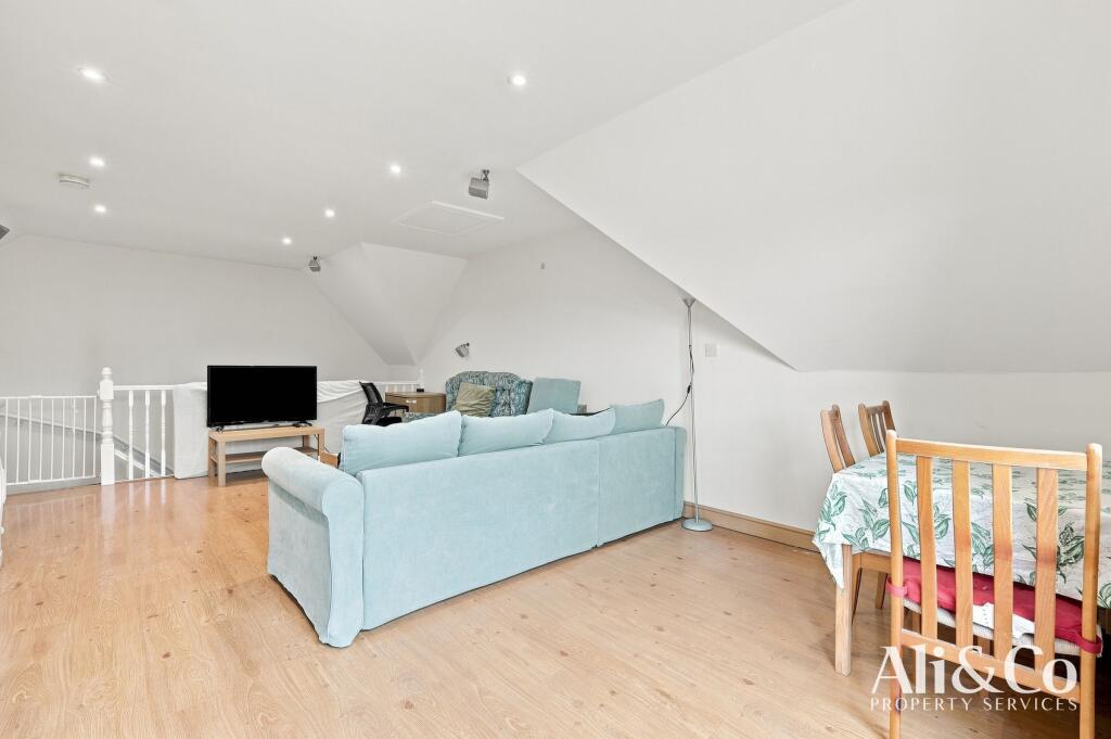 Apartment in Chafford Hundred - View 5