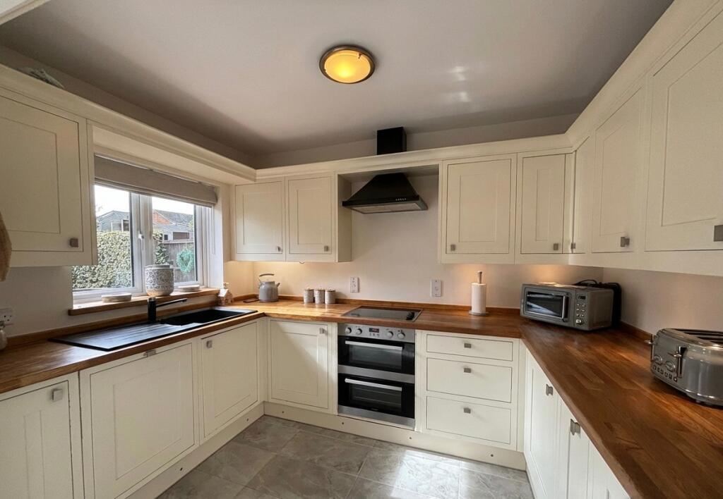 Viking Way, Pilgrims Hatch, Brentwood photo 4