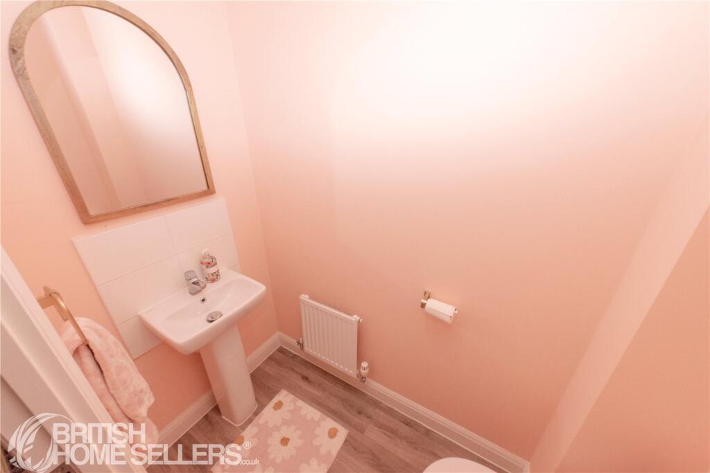 House in Northampton, Wellingborough - More