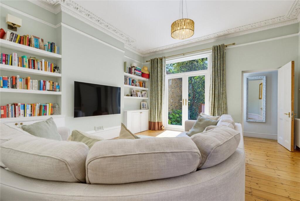 Apartment in London - More