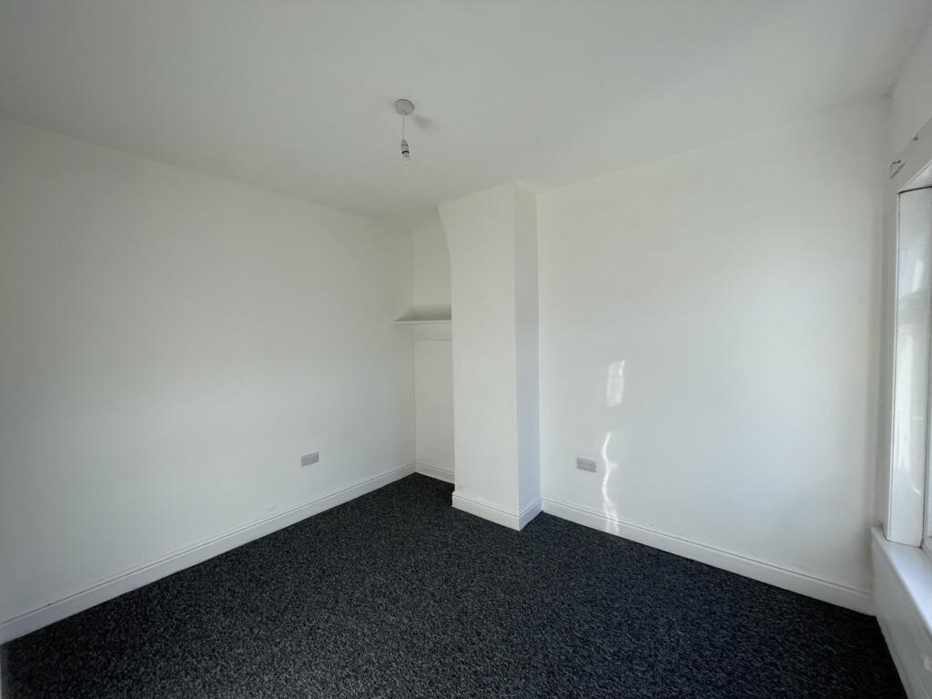 House in Hull - View 5