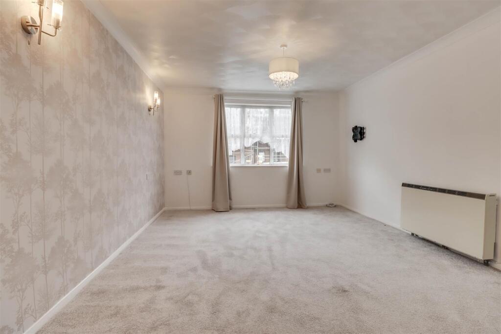 Apartment in Southend-on-Sea - View 4