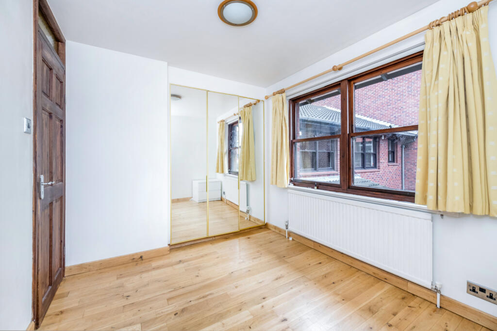 Apartment in London, Wellington Court, Shepherd's Bush - View 3