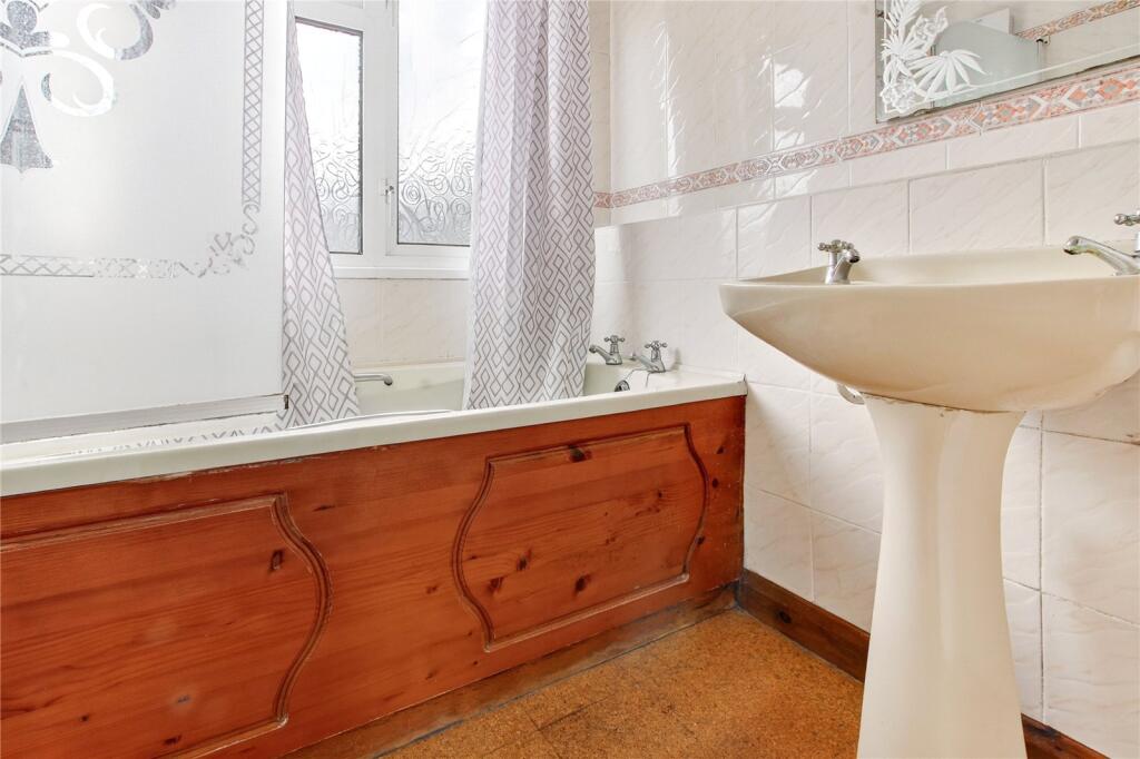 House in Berkshire, Warfield - More