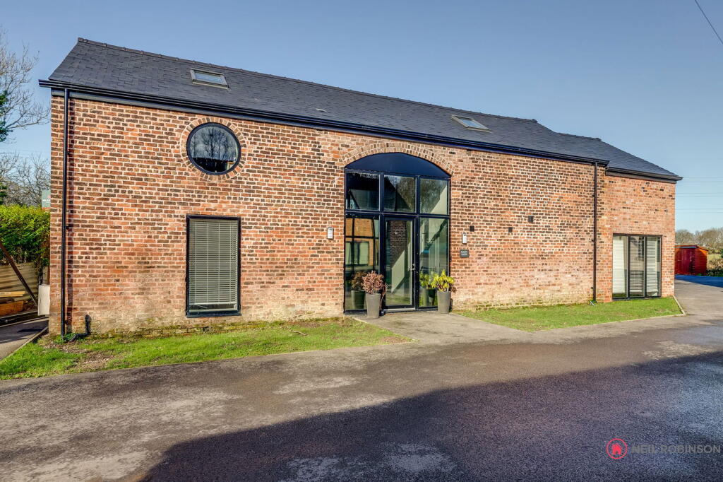 Main image of property: Daisy Barn, Phipps Lane, Burtonwood, WA5 4EX