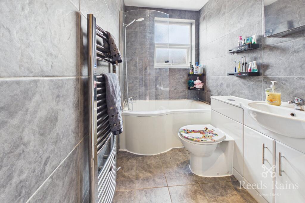 House in Wakefield - View 4