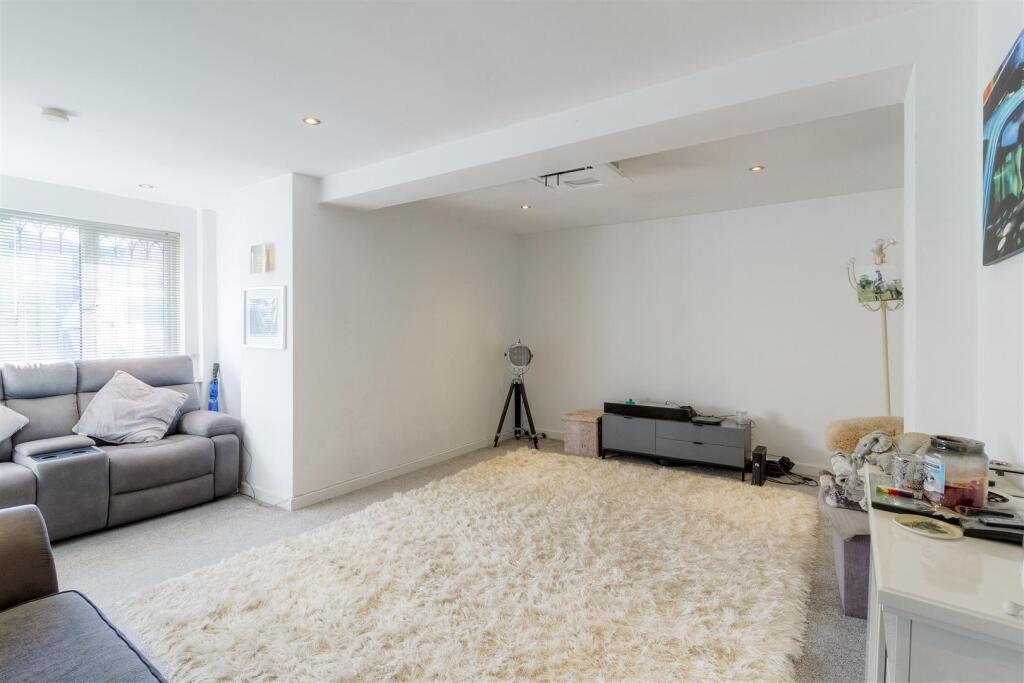 House in Wellingborough, Redhill Grange - View 4