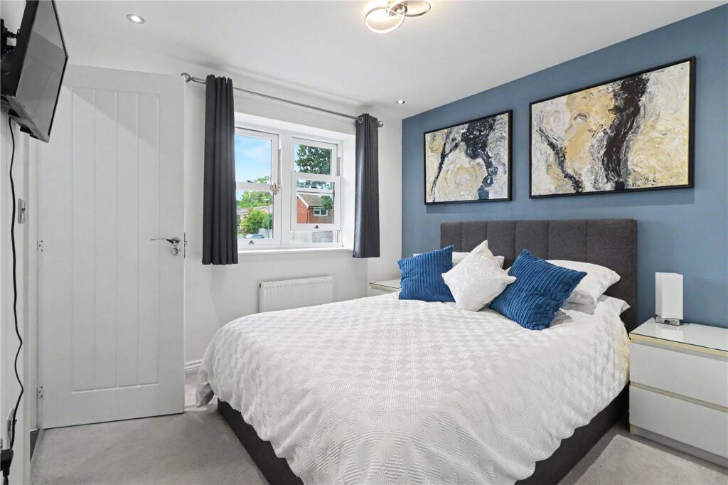 House in Haywards Heath - More