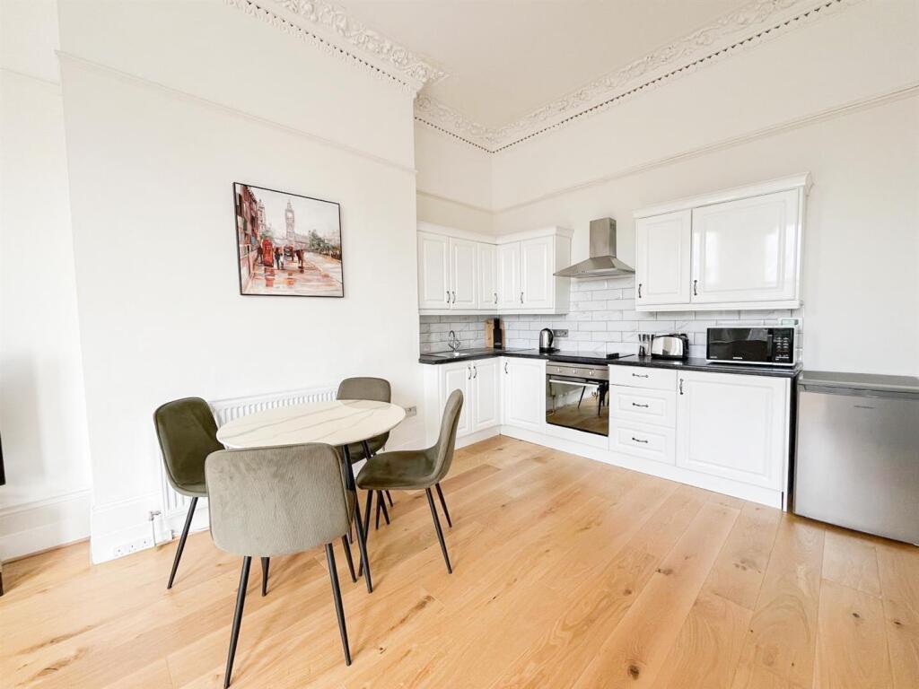 Apartment in Tonbridge - More
