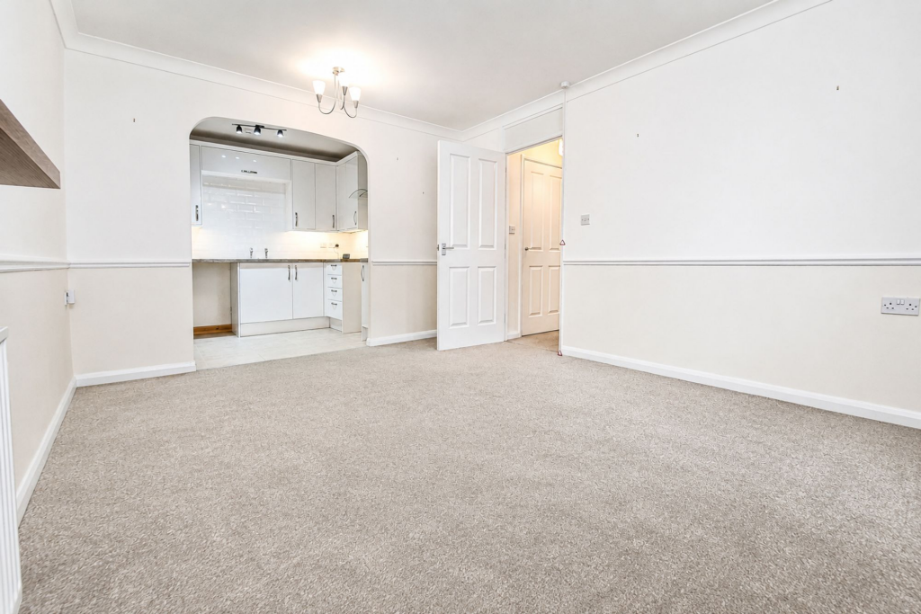 Apartment in Welwyn Hatfield, Birchwood, Hatfield - View 2
