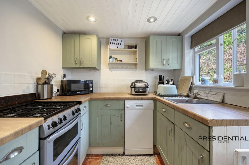 Dog Kennel Lane, Chorleywood, WD3 - More