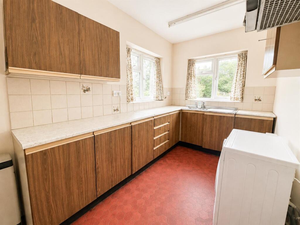 House in Wealden, Heathfield and Waldron - More