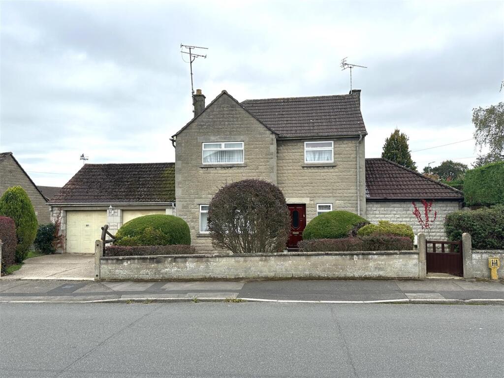 3-bed detached on Orchard Road, Chippenham, £379,950