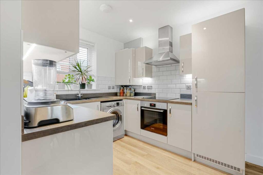 House in Towcester, West Northamptonshire - View 3