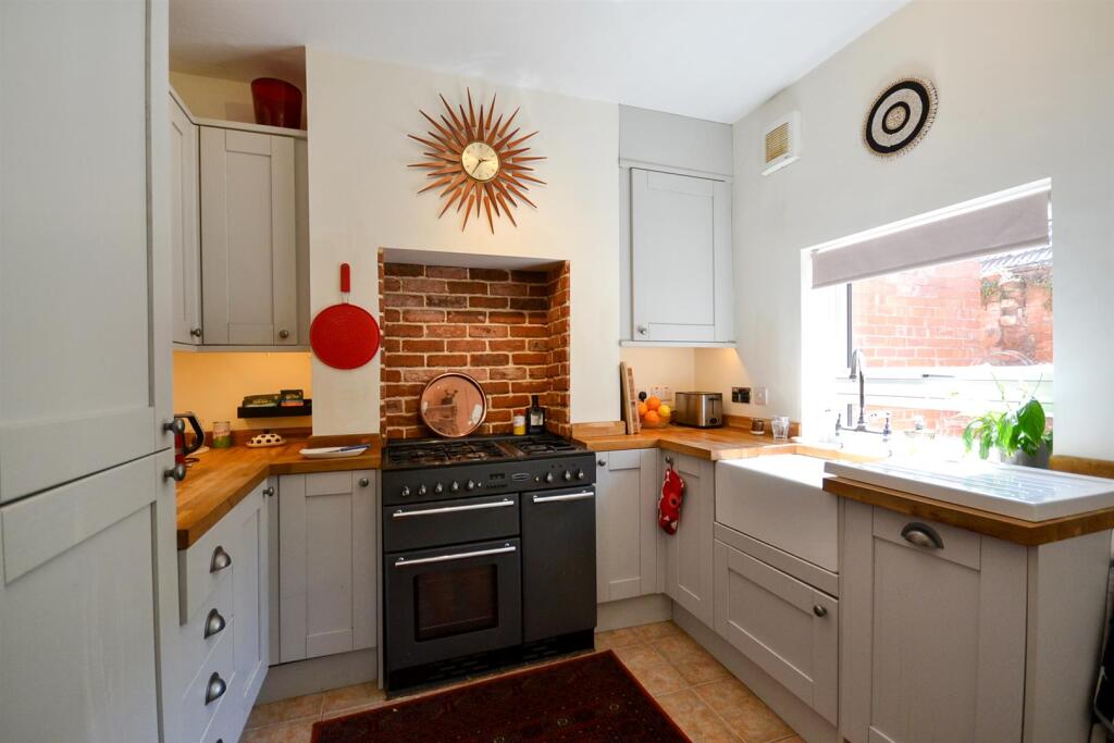 Station Terrace, Radcliffe-On-Trent, Nottingham photo 4