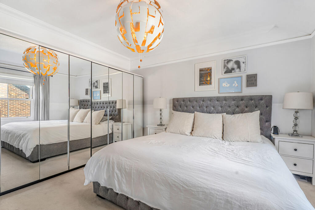 House in Twickenham - View 5