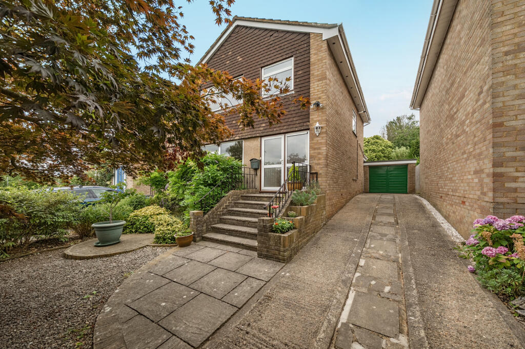 Main image of property: Dacre Crescent, Kimpton, SG4