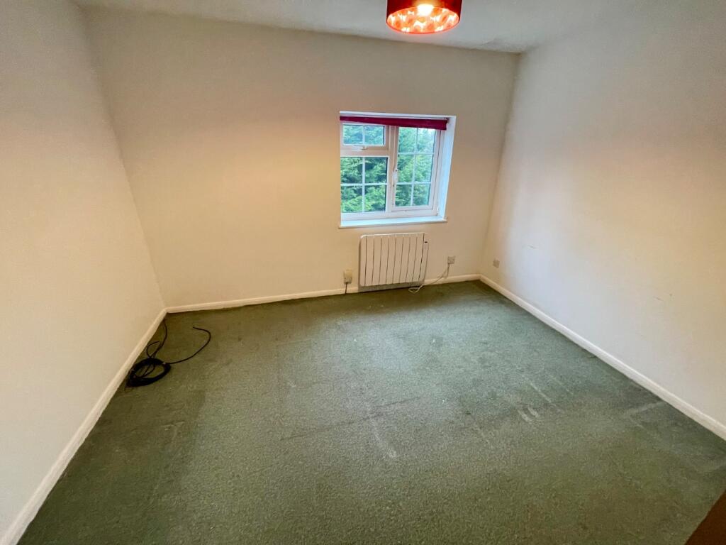 Ormsby Close, Luton, Bedfordshire, LU1 3SN photo 4