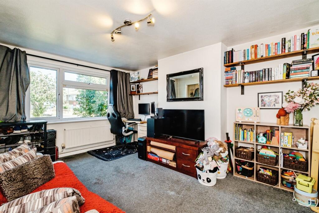 Hayley Road, LANCING photo 2