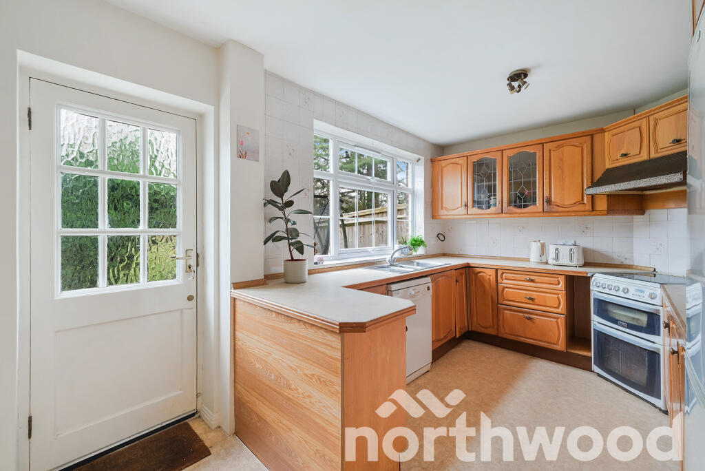 Highridge Close, Epsom, KT18 photo 4