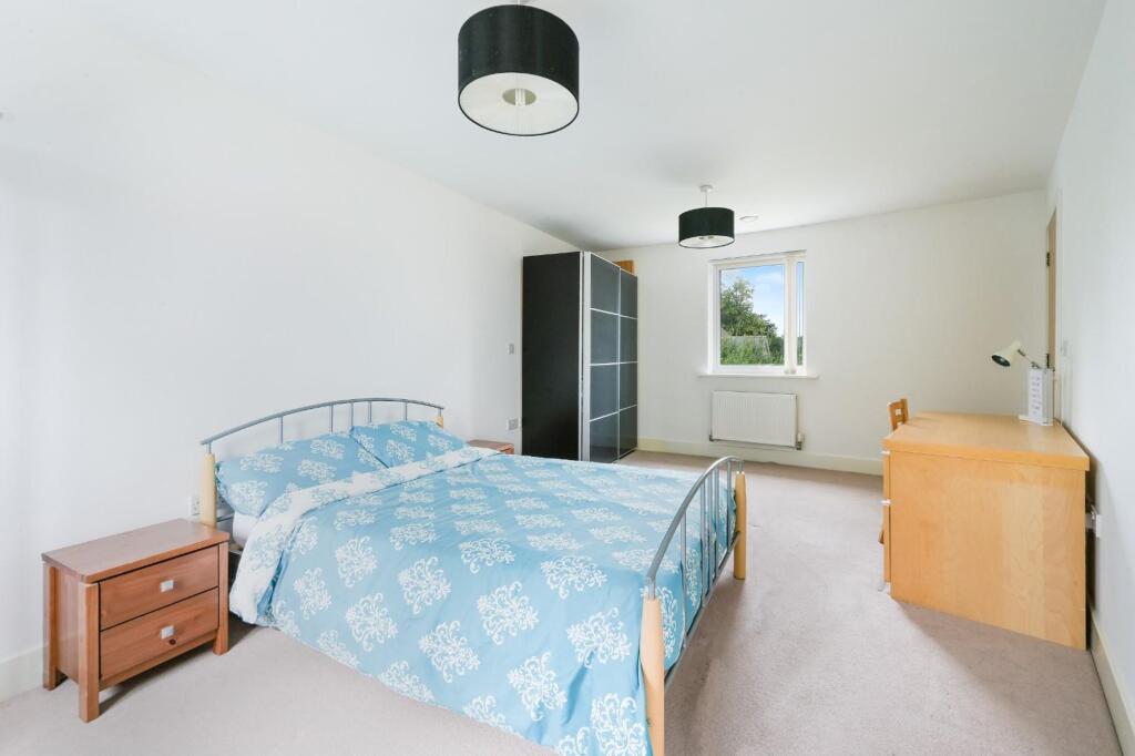 House in Epsom, Parkviews, West Ewell - More