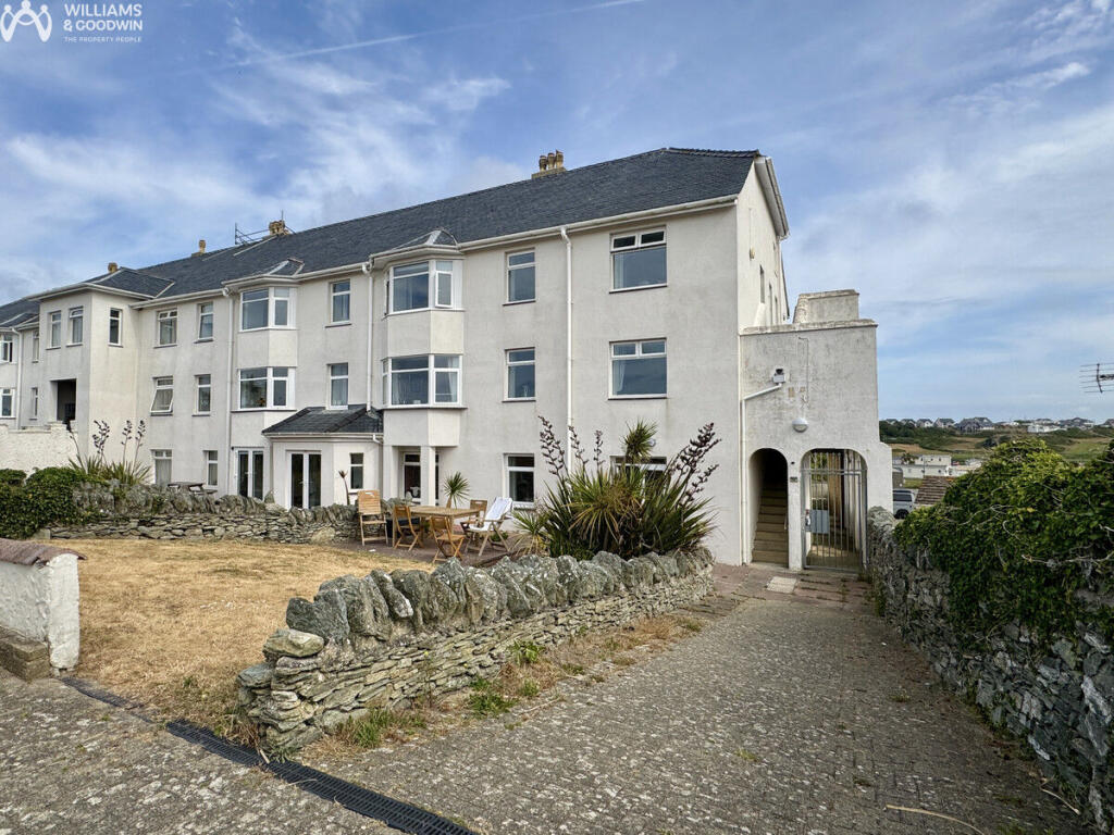 3-bed flat on Lon Isallt, Trearddur Bay, LL65, £239,950