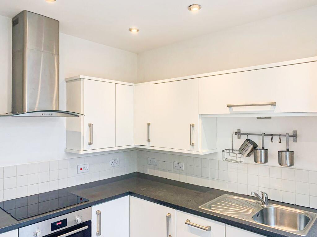 Livingston Drive South, Liverpool, L17 photo 2