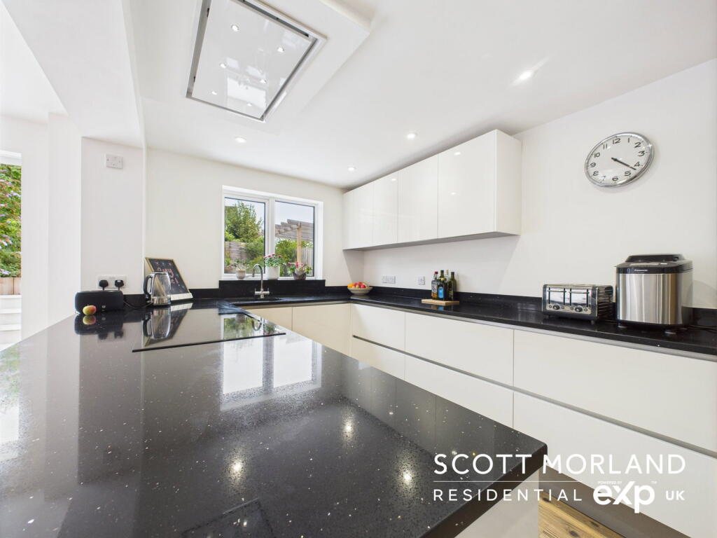 House in Basingstoke and Deane, Basingstoke - More