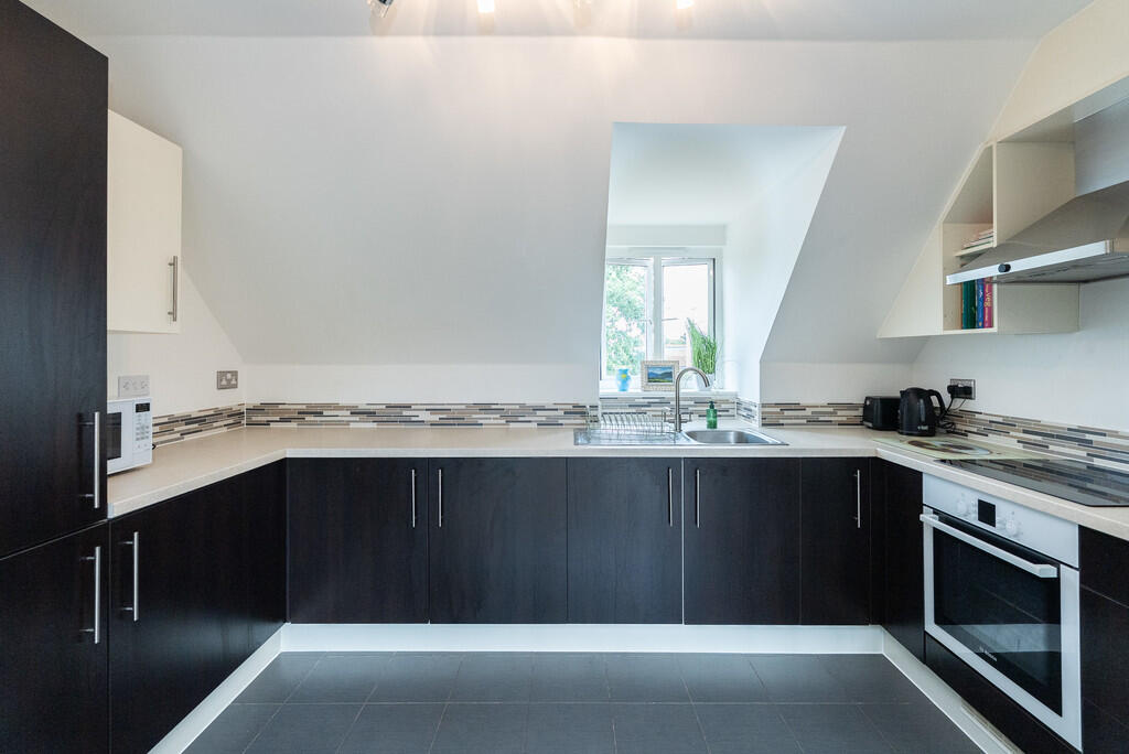 Apartment in Redhill - View 3