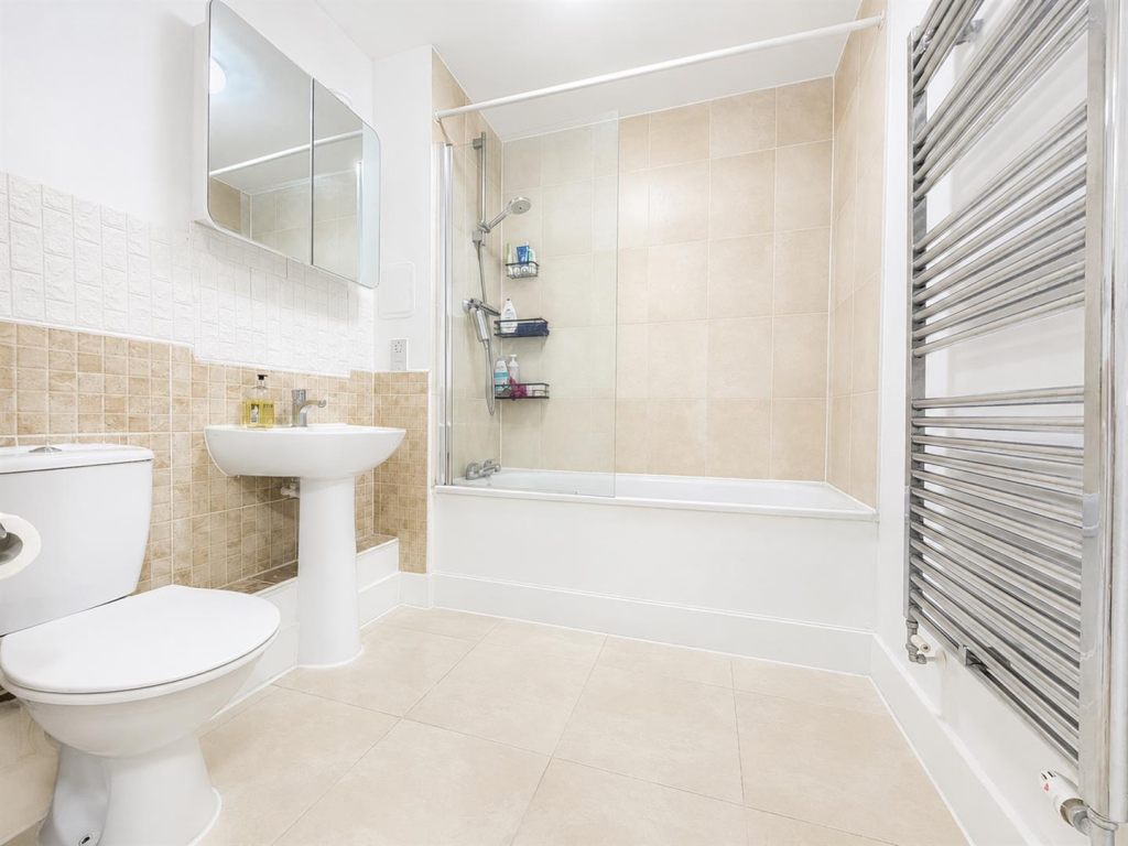 Apartment in Southall - More