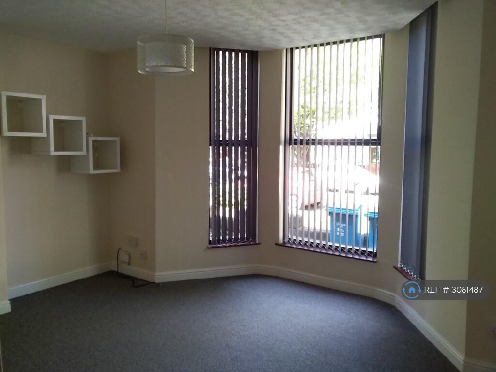 Apartment in Hull - View 5